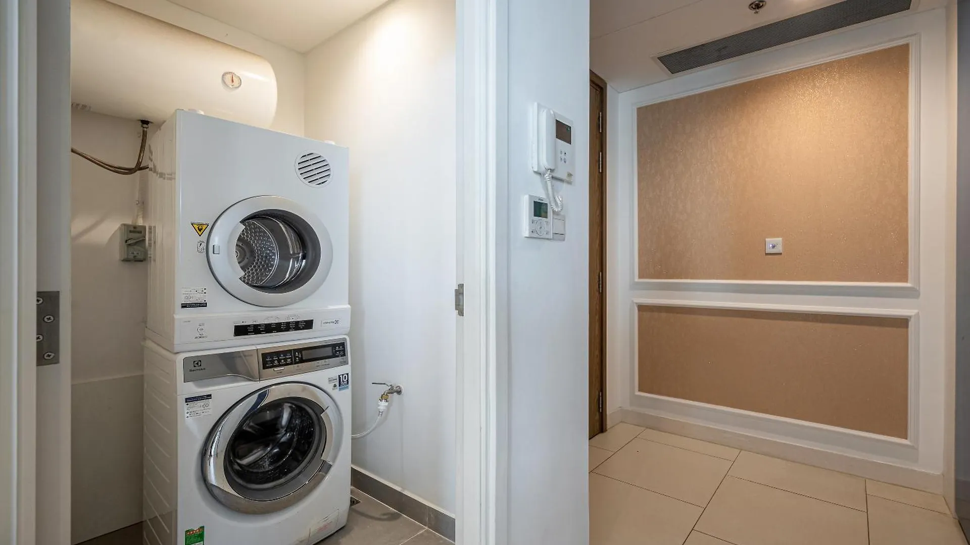 Can Ho 2 Phong Ngu 2 Phia 108 Sqm Co Bancony Rong Tai City Garden Ho Chi Minh City Vietnam